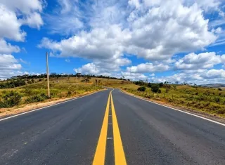 BA-693 recebe pavimentação do Governo da Bahia e fortalece ligação de Ibirapuã com Minas Gerais