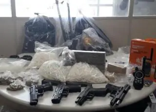 Bahia - Policiais da ativa e da reserva são presos acusados de formação de quadrilha