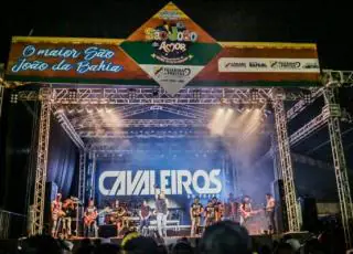 Banda Cavaleiros do Forró anima primeira noite do São João do Amor