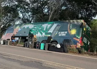 Banda Mastruz com Leite passa por susto após acidente com ônibus na madrugada deste sábado 9