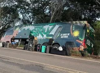 Banda Mastruz com Leite passa por susto após acidente com ônibus na madrugada deste sábado 9