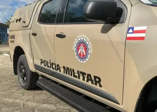 Bandidos invadem casa, mantêm família refém e fogem levando carro e dinheiro em Medeiros Neto