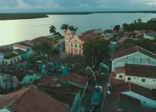 Banho de cheiro encerra mais de 100 horas de carnaval de Caravelas