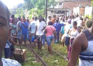 Batida entre dois trens deixa 47 feridos em Salvador