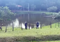 Bebê de 10 meses morre afogada após mãe ser suspeita de tentar afogar três filhos em rio