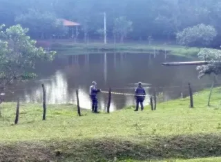 Bebê de 10 meses morre afogada após mãe ser suspeita de tentar afogar três filhos em rio