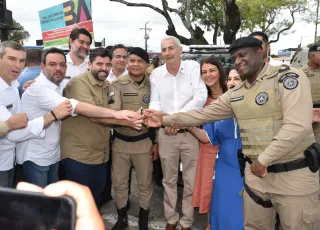Beto Pinto participa da entrega de novas viaturas e celebra conquista para Medeiros Neto