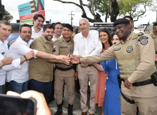 Beto Pinto participa da entrega de novas viaturas e celebra conquista para Medeiros Neto