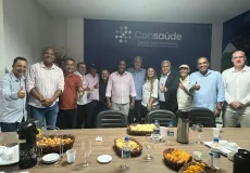 Beto Pinto, prefeito de Medeiros Neto, é eleito presidente do Consaúde