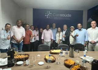 Beto Pinto, prefeito de Medeiros Neto, é eleito presidente do Consaúde