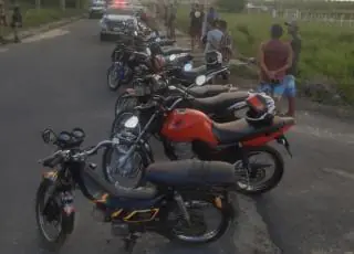 Blitz todo dia - Polícia Militar apreende quatorze motocicletas utilizadas em racha