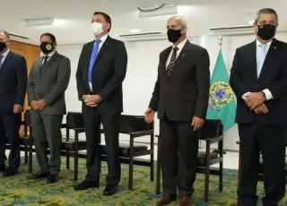 Bolsonaro dá posse a seis ministros
