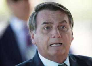 Bolsonaro diz que país não aguenta três meses parado e acusa governadores de demagogia