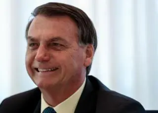 Bolsonaro promete anúncio de novo ministro da Educação nesta sexta