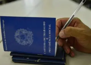 Bolsonaro relança programa de redução de salários e jornada