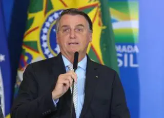 Bolsonaro zera PIS e Cofins do diesel e do gás de cozinha