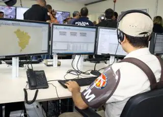 Bombeiro salva bebê engasgada orientando a mãe pelo telefone