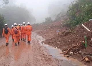 Bombeiros baianos já resgataram mais de 160 vítimas das chuvas em diferentes regiões do Rio Grande do Sul