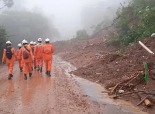 Bombeiros baianos já resgataram mais de 160 vítimas das chuvas em diferentes regiões do Rio Grande do Sul