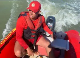 Bombeiros do 18º GBM de Teixeira de Freitas participam das buscas ao corpo de Degean em Caravelas