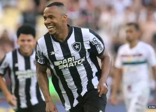 Botafogo bate Flu e fica na esperança de se classificar à semi no RJ