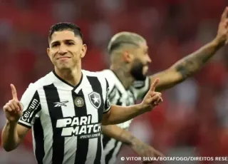 Botafogo derrota Inter e joga por um empate para ser campeão domingo