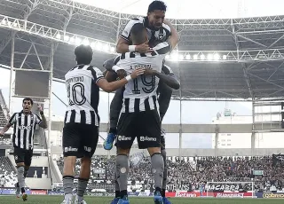 Botafogo vence Corinthians pelo Brasileirão com três de Arthur Cabral