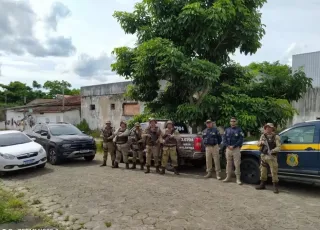 BR 101 - Operação conjunta entre CAEMA e PRF apreendem veículos roubados e arma de fogo em Mucuri
