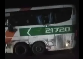 BR-101: Quatro mortos e um ferido em colisão  entre ônibus e carreta na Curva do Cassimiro