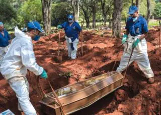 Brasil registra 1.800 mortes por covid e 75,4 mil casos em 24 horas