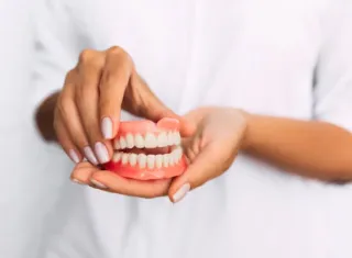 Brasil Sorridente transforma vidas em Itanhém com entrega de novas próteses dentárias