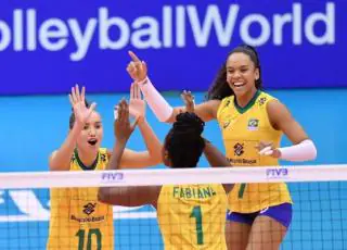 Brasil vence Camarões e segue na briga pelo bronze no Mundial de Vôlei