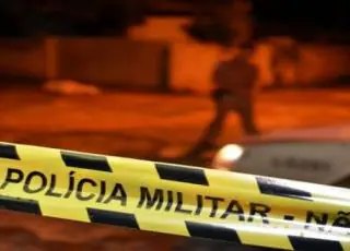 Imagem brutal -Filho mata os pais a facãozadas e depois e coloca fogo na casa em Camaçari.