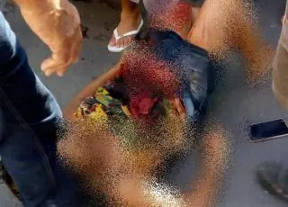 Brutal -Mulher é esfaqueada no Centro de Medeiros Neto, vísceras ficaram expostas
