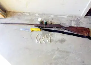 CAEMA aprende arma e drogas no interior de Mucuri