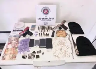 CAEMA conduz 07 pessoas com drogas, armas, munições e veículo furtado para a delegacia de Posto da Mata