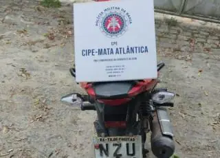 CAEMA detêm dois suspeitos e recupera moto roubada na zona rural de Teixeira de Freitas