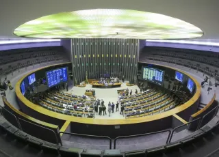 Câmara aprova em 2º turno PEC do piso salarial para enfermagem