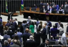 Câmara aprova projeto que reajusta salários de servidores públicos