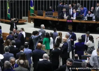 Câmara aprova projeto que reajusta salários de servidores públicos