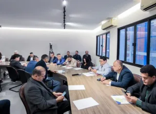 Câmara de Teixeira de Freitas aprova mudança na Lei Orgânica que permite reeleição do presidente da Casa