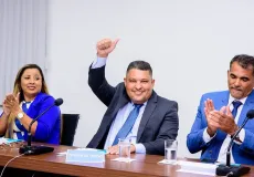 Câmara de Teixeira de Freitas aprova projeto que garante fraldas descartáveis gratuitas em creches municipais