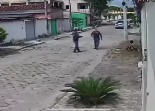 Câmera de segurança flagra policial executando jovem algemado em Pedro Canário