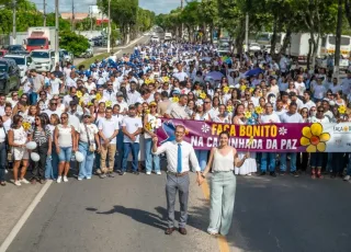 Caminhada da Paz mobiliza população em defesa das crianças e adolescentes em Teixeira de Freitas