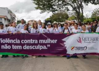 Caminhada em Teixeira de Freitas reforça a importância da luta pelo fim da violência contra a mulher