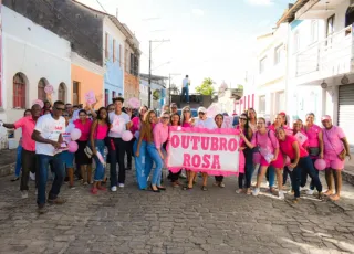 Caminhada marca a concientização do Outubro Rosa  em Caravelas