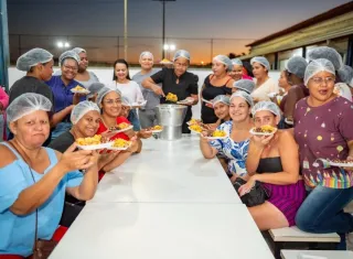Caminhando para o Futuro promove oficinas de culinária para beneficiárias do Bolsa Família em Teixeira de Freitas