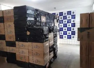 Caminhão carregado com cigarro avaliado em R$ 650 mil reais é aprendido pela Polícia Civil de Teixeira de Freitas.