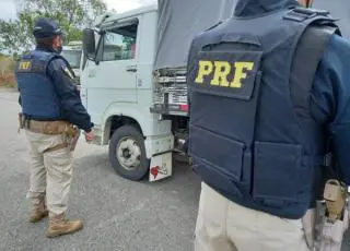 Caminhão e carga roubados são recuperados pela PRF de Teixeira logo após serem tomados de assalto