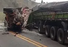 Caminhoneiro morre em Colisão entre duas carretas na BR-101 entre Itabela e Eunápolis